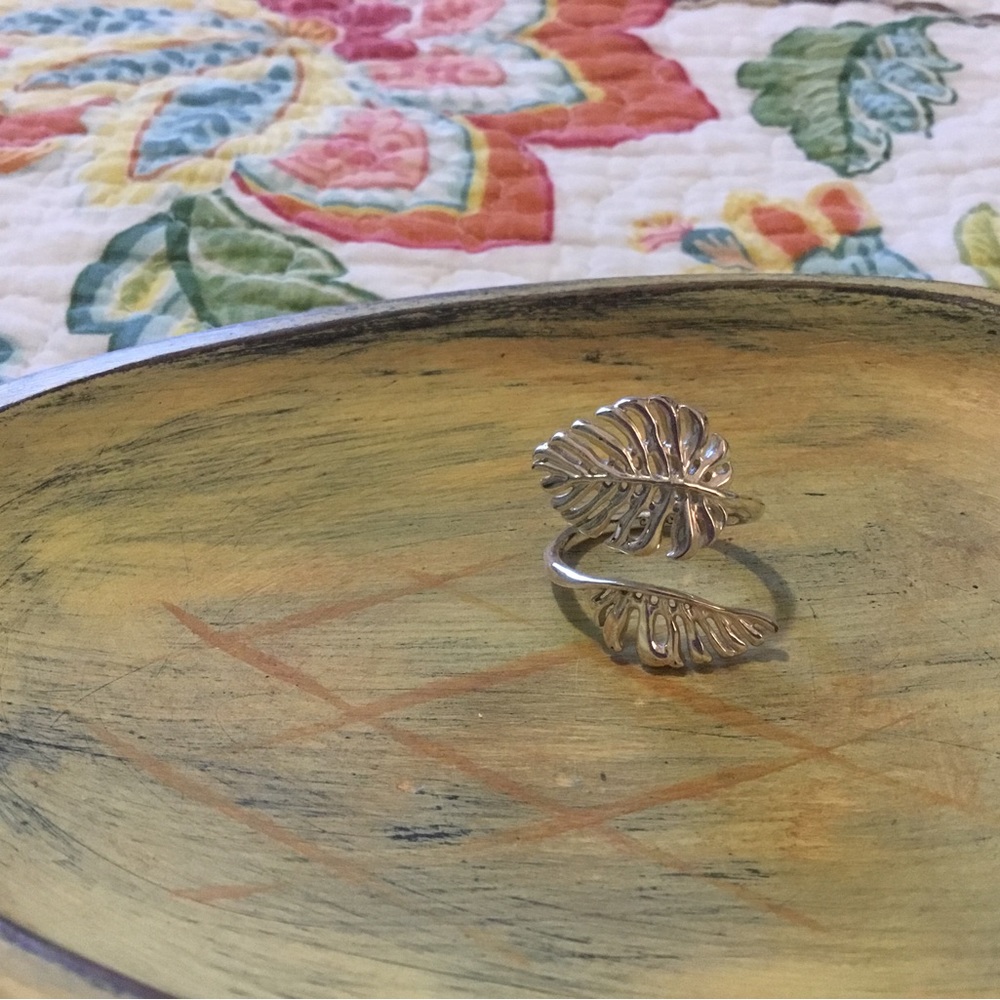 Chloe and Isabel palm wrap ring
